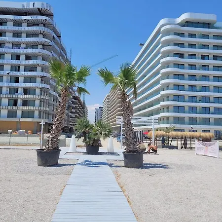 Lakeside Apartment *