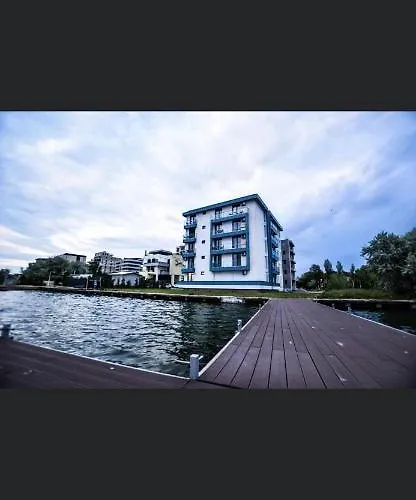 Lakeside Apartment Mamaia